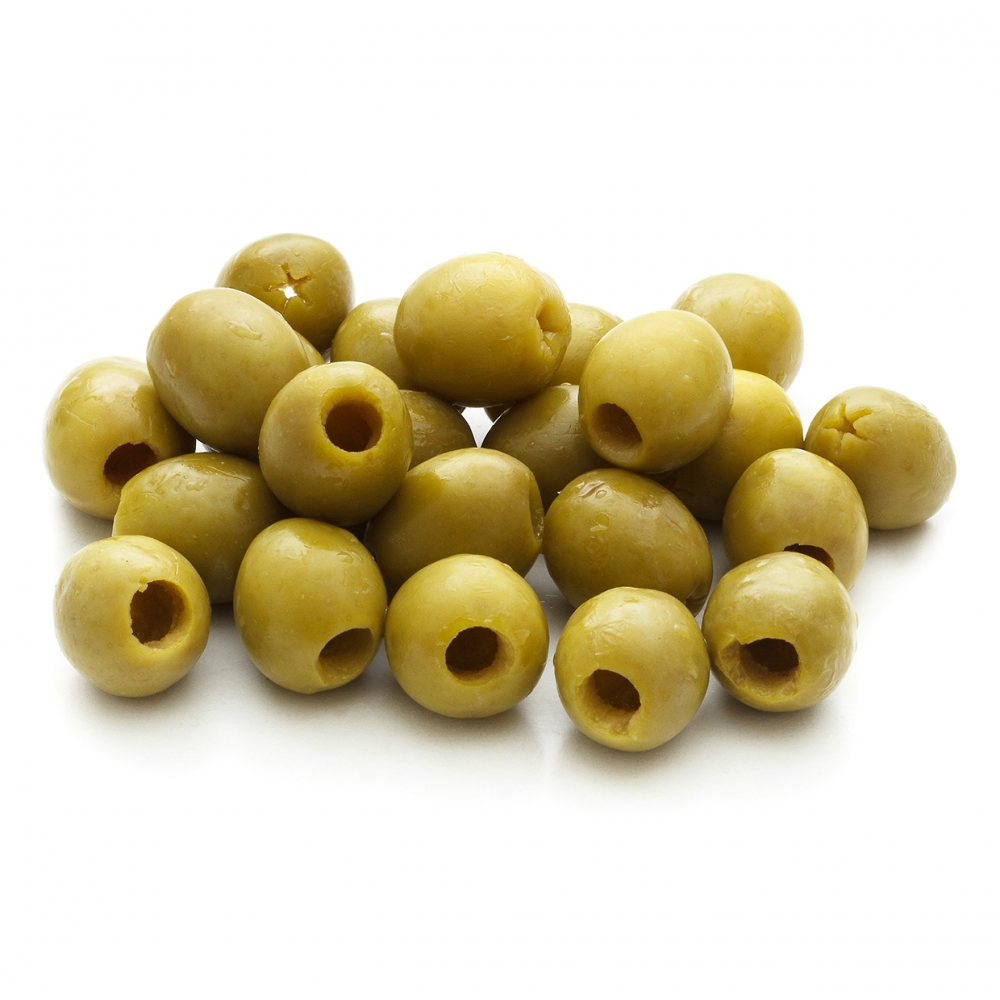 Imagen en la que se ve un montón de olivas verdes rellenas