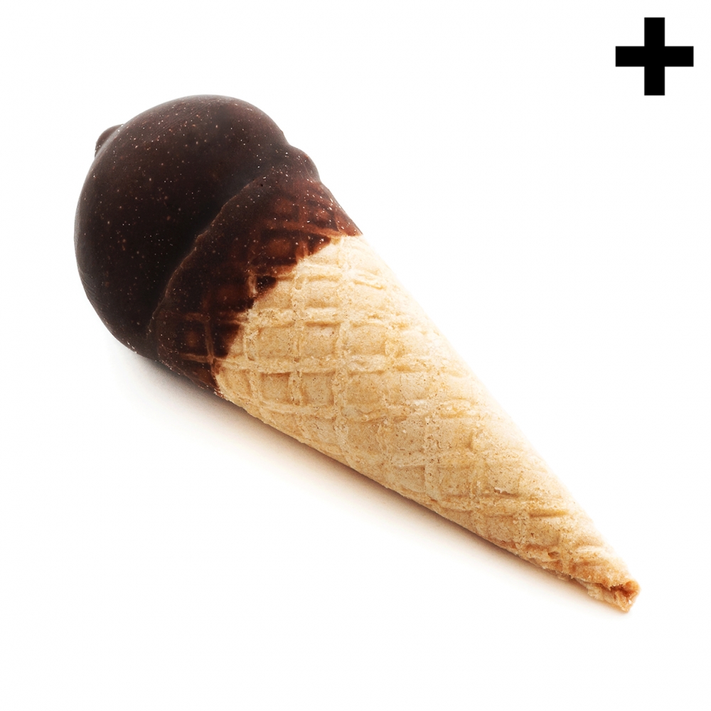 Imagen en la que se ve un cucurucho de chocolate tumbado