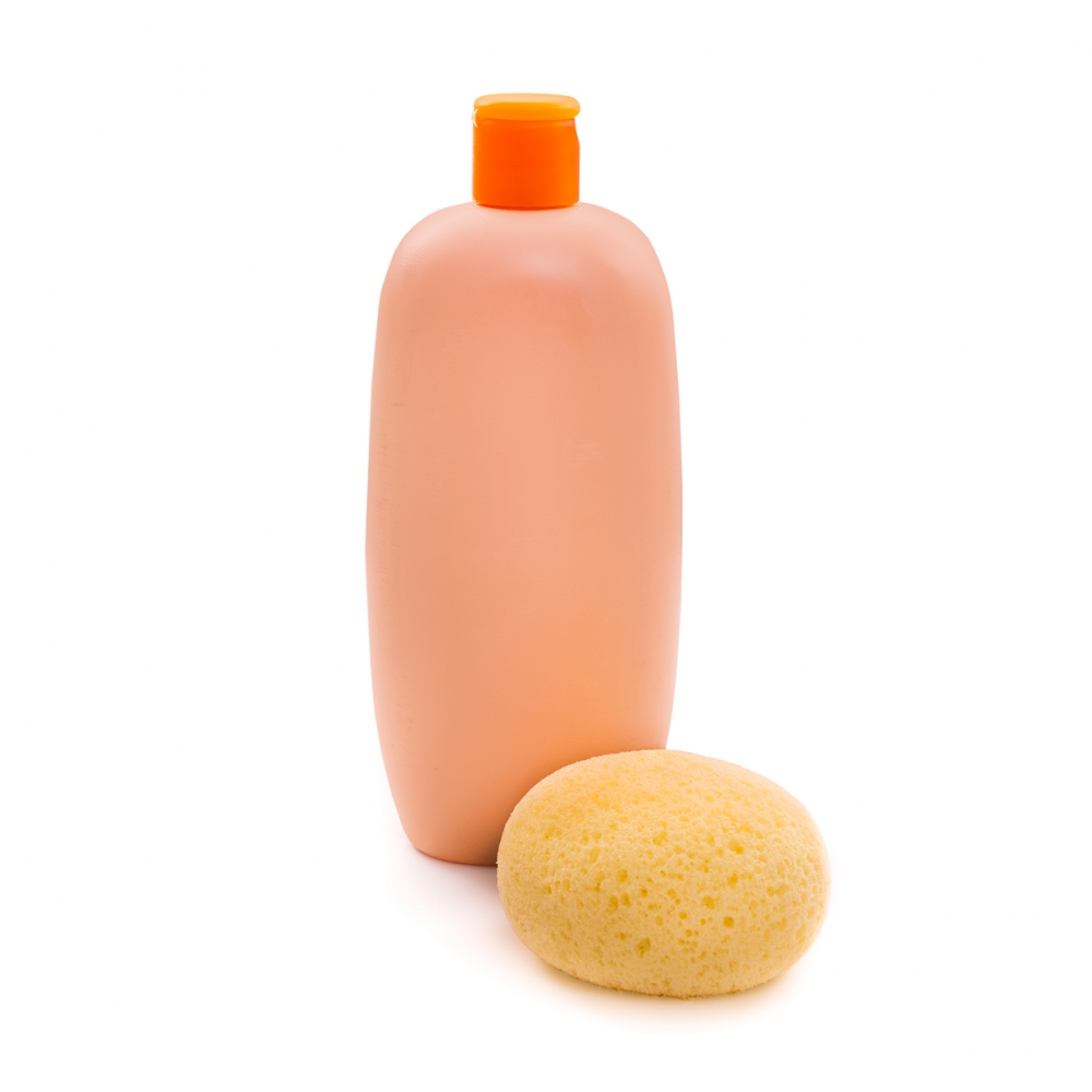 Imagen en la que se ve un bote de gel acompañado de una esponja
