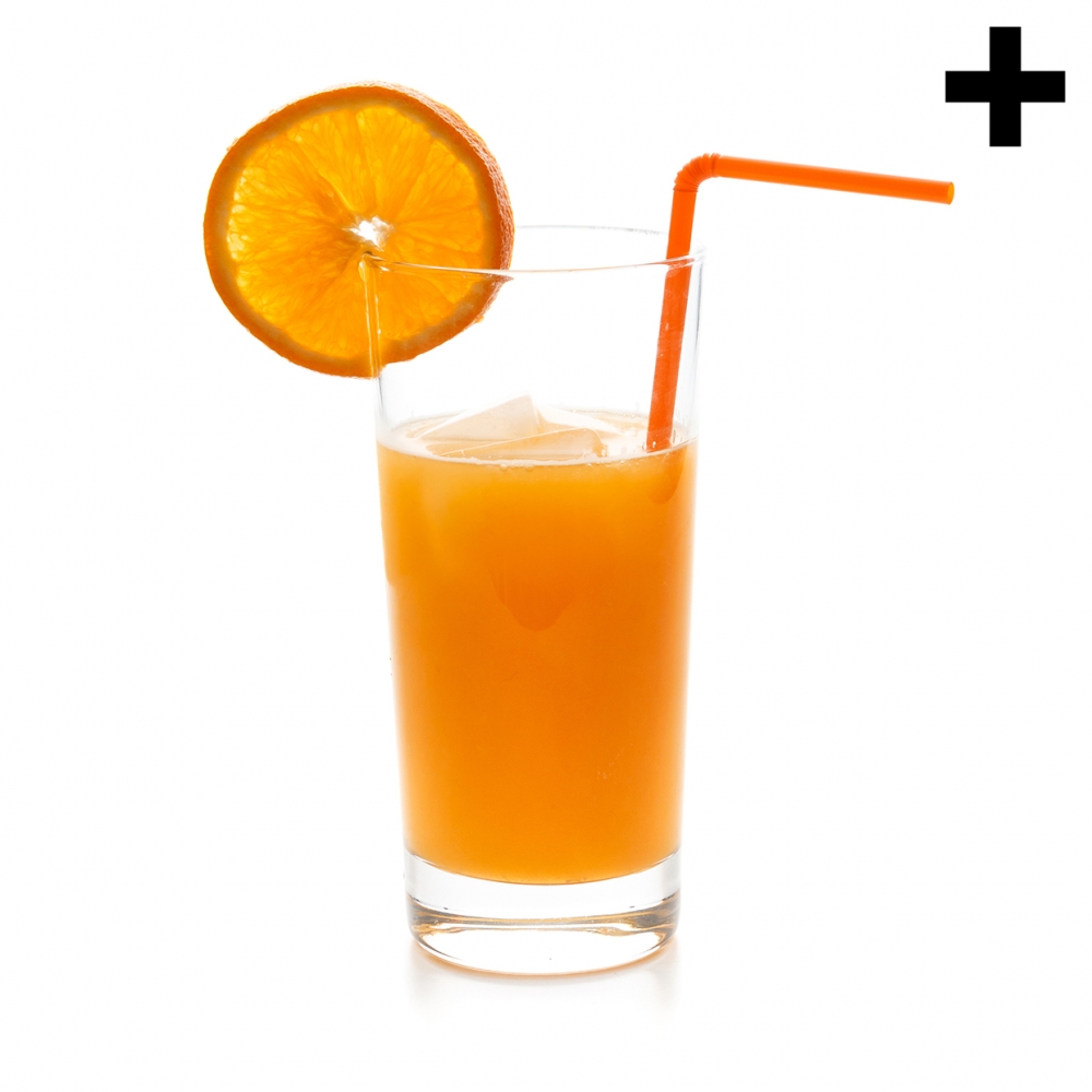 Imagen en la que se ve un vaso con naranjada, una rodaja de limón en el borde y una pajita naranja