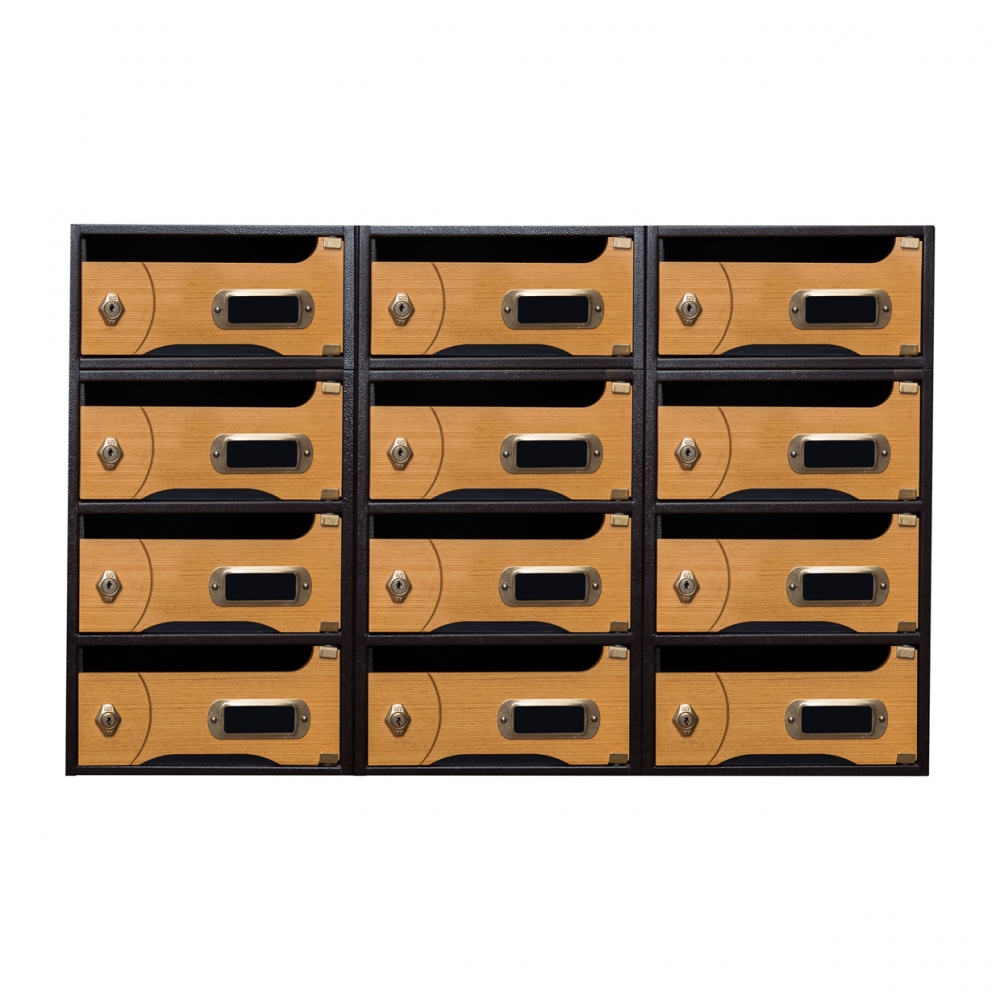 Imagen en la que se ven varios buzones de escalera