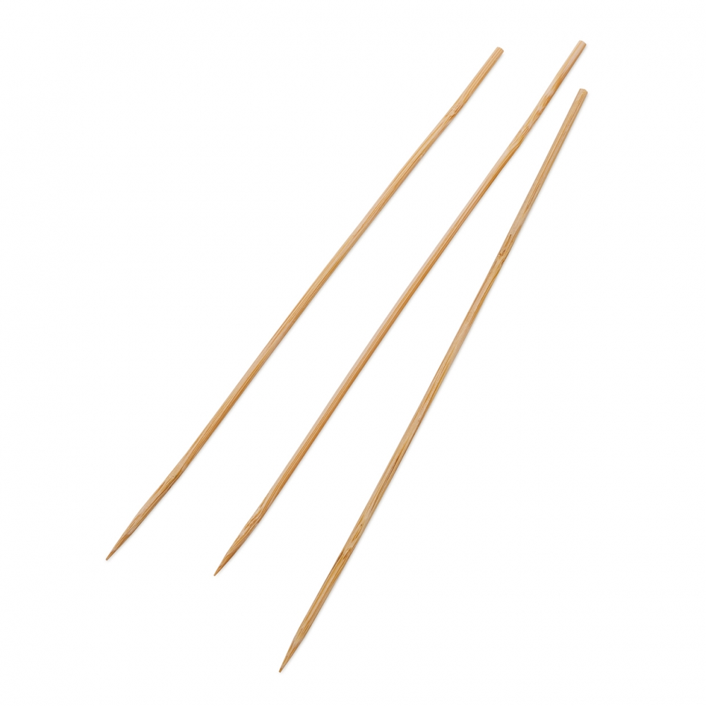 Imagen en la que se ven varios palillos de brochetas