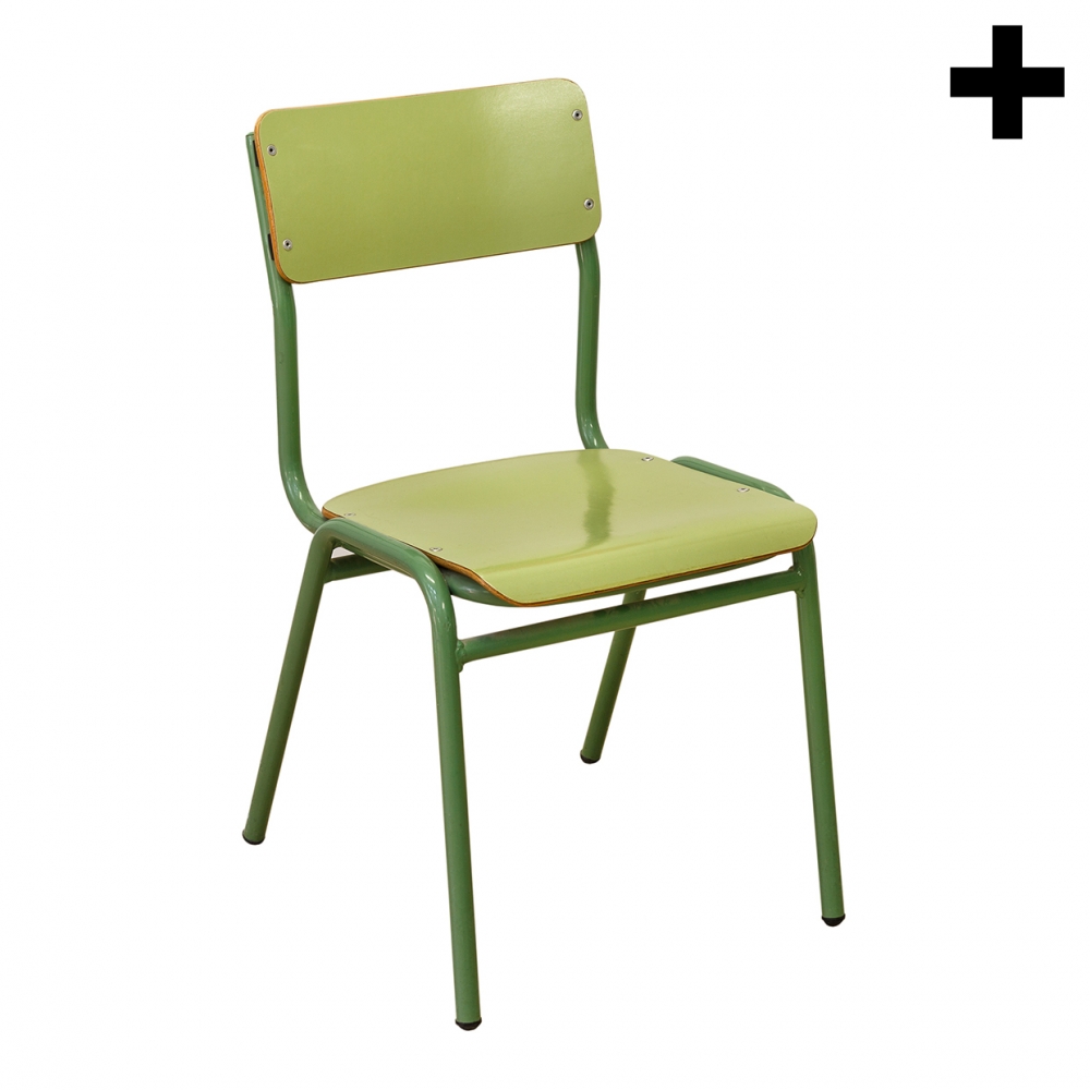 Imagen en la que aparece el plural del concepto silla de colegio