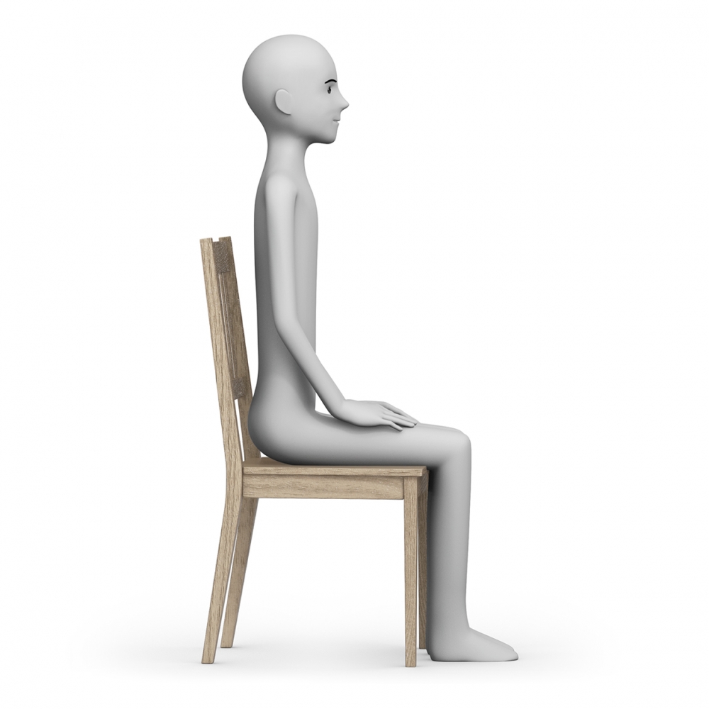 Una persona está sentada en una silla