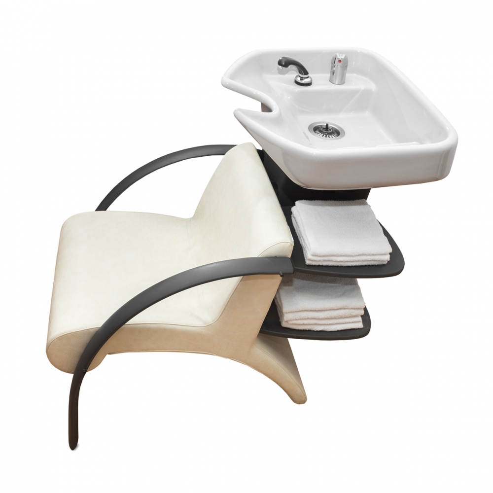 Imagen en la que se ve una silla lavacabezas de peluquería