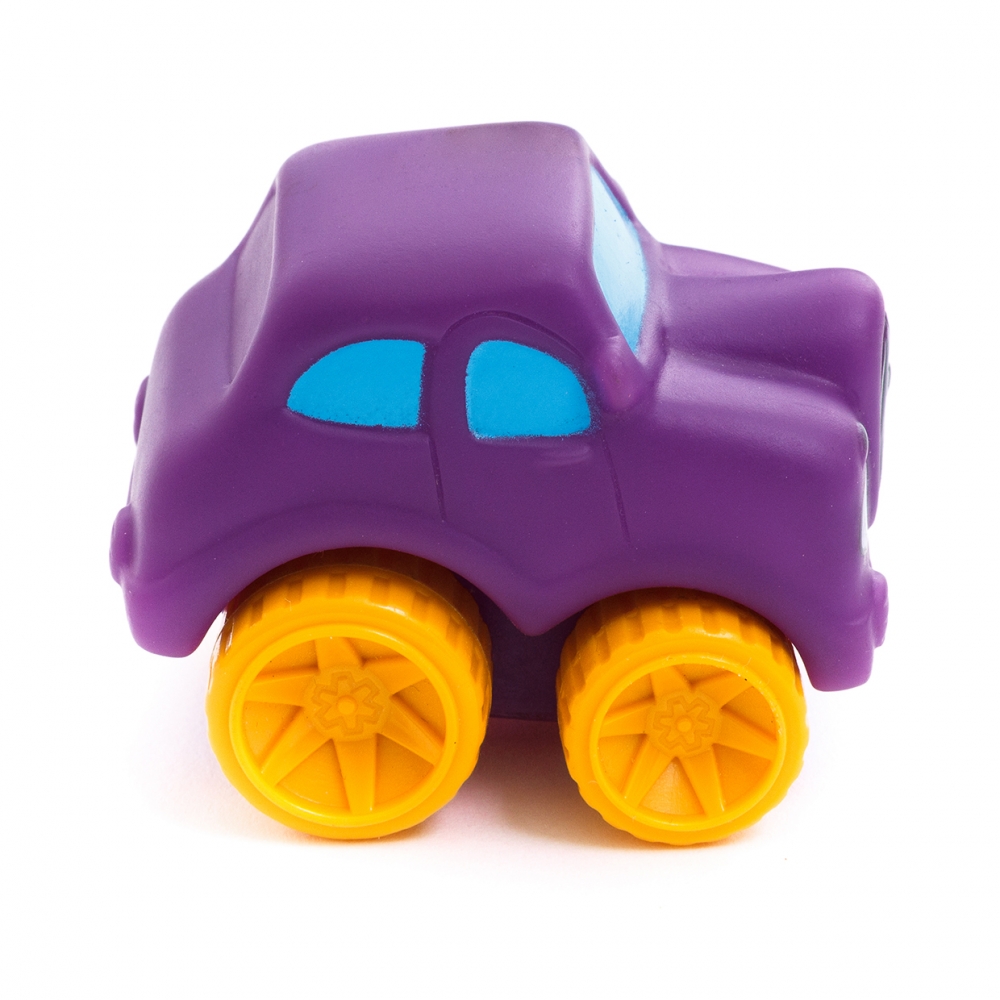 Imagen en la que se ve un coche de juguete infantil