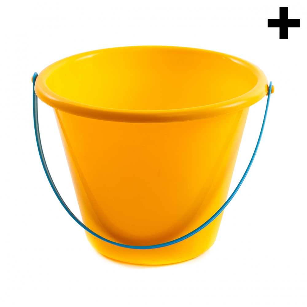 Imagen en la que se ve el plural del concepto cubo de playa