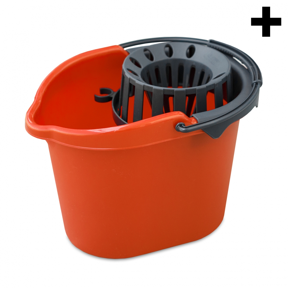 Imagen en la que se ve el plural del concepto cubo de fregona