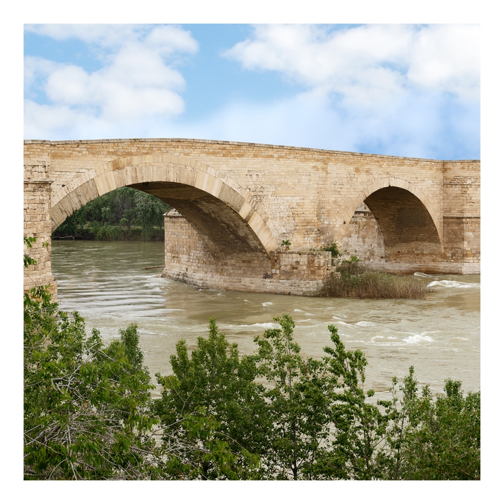 Imagen en la que se ve un puente