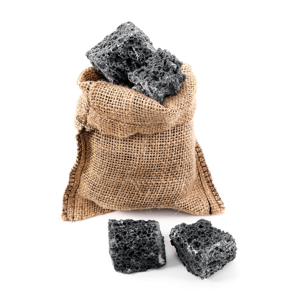 Imagen en la que se ve carbón de regalo