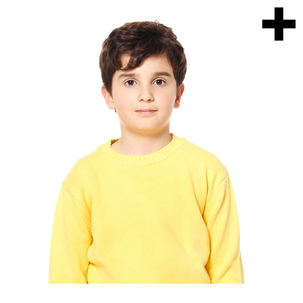 Imagen en la que se ve un niño en medio cuerpo