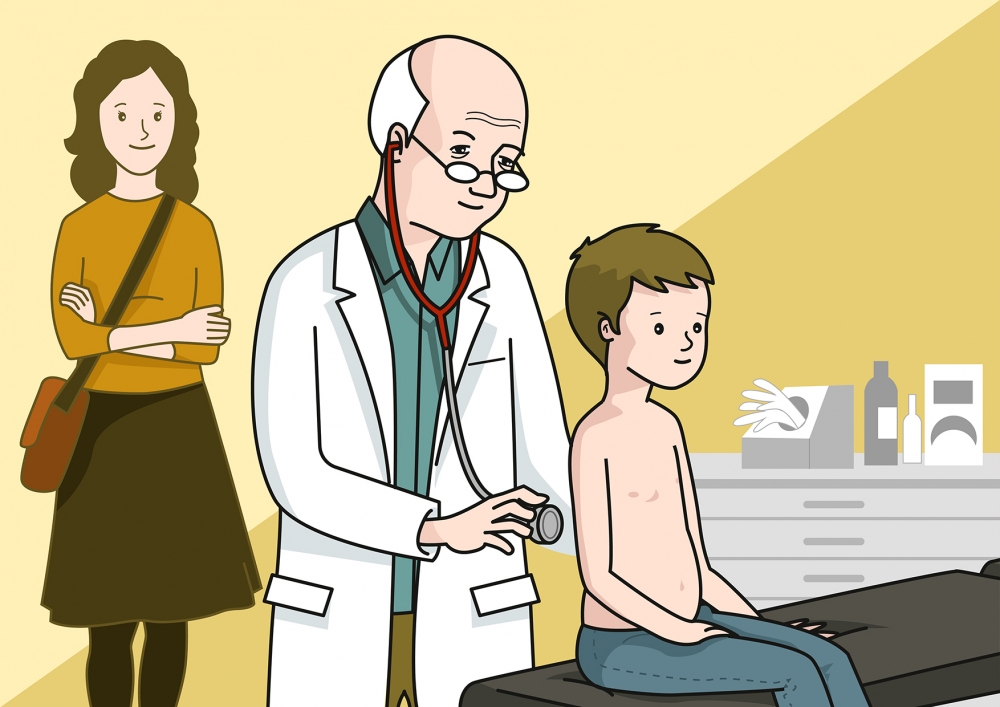 El médico ausculta al niño con un fonendoscopio