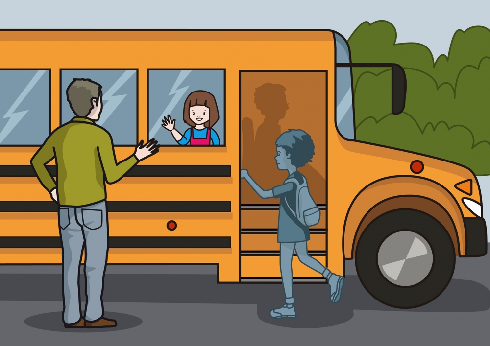 El papá despide a la niña en el autobús