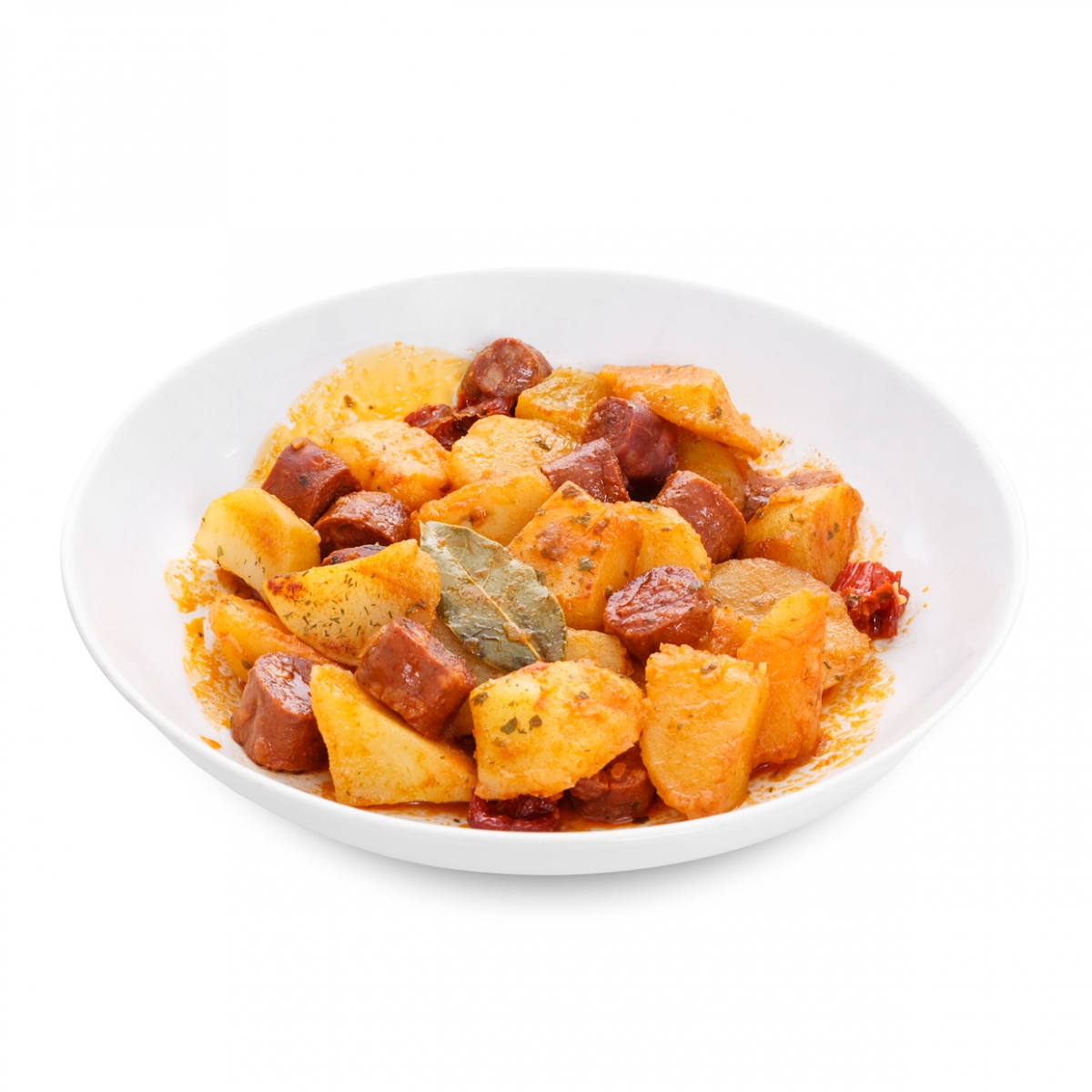 Imagen en la que se ve un plato de patatas con chorizo