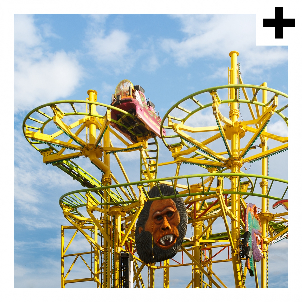 Imagen en la que se ve el plural del concepto montaña rusa