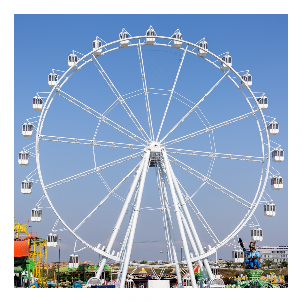 Imagen en la que se ve una noria