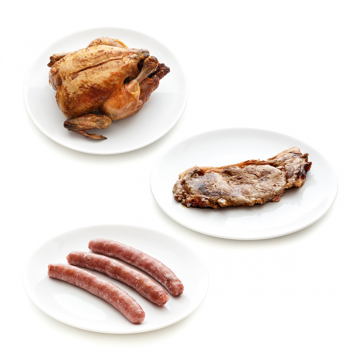 Imagen en la que se ven tres productos cárnicos: salchichas, pollo y un filete
