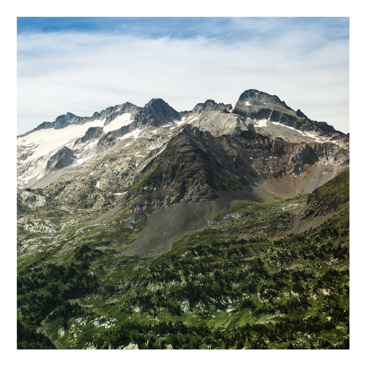 Imagen en la que se ve una montaña