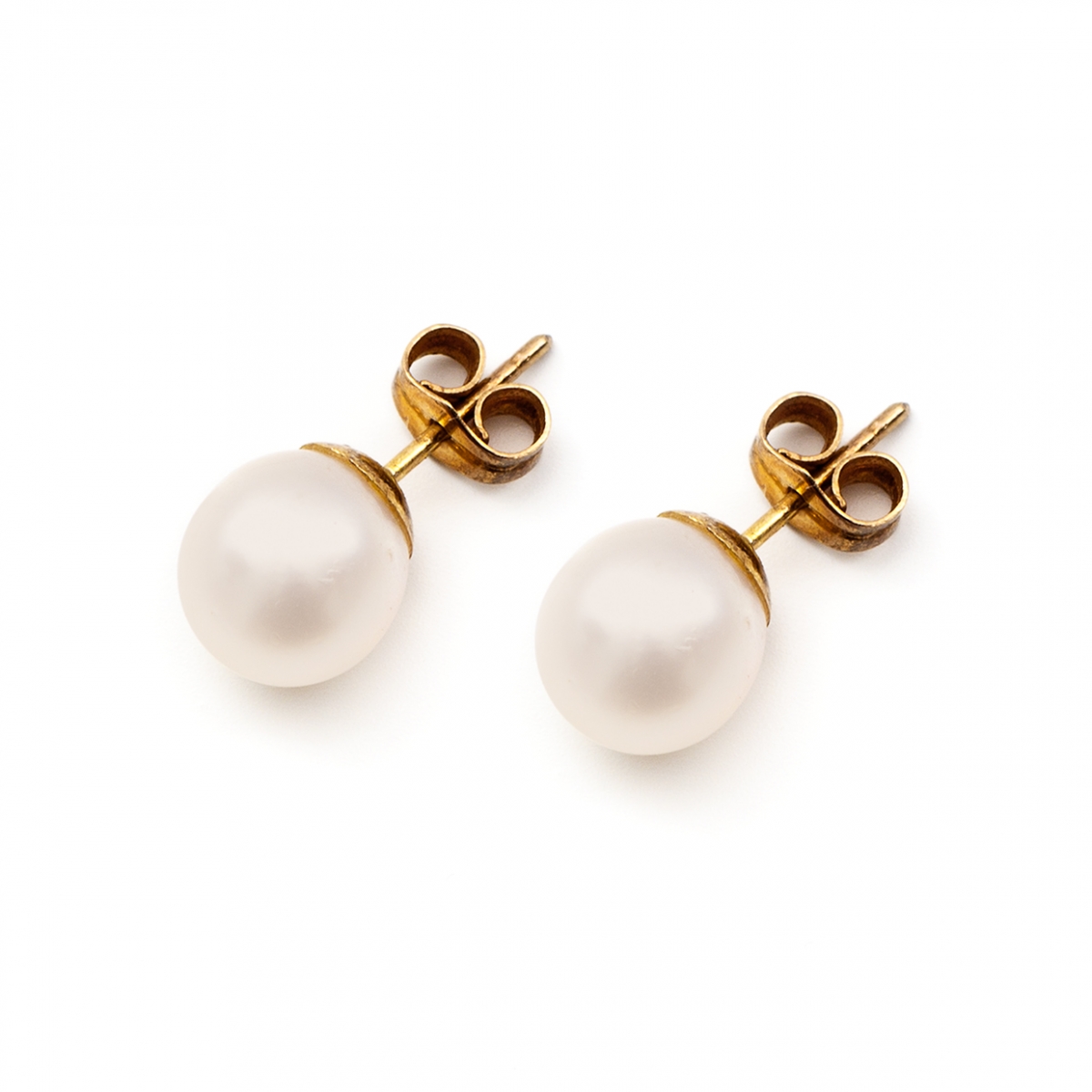 Imagen en la que se ve un par de pendientes