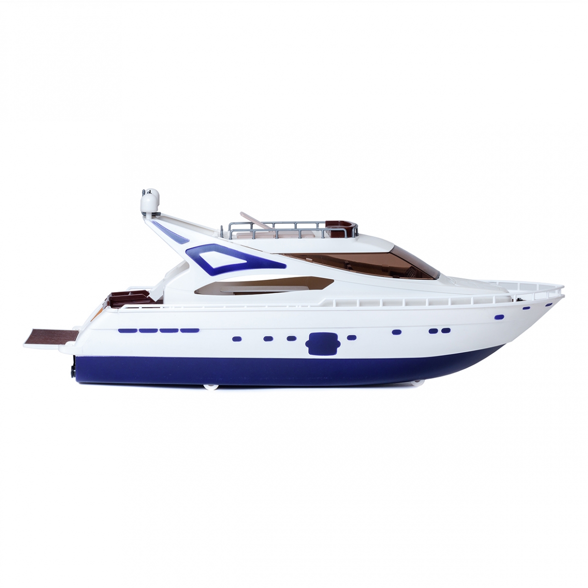 Imagen en la que se ve un yate en perspectiva lateral