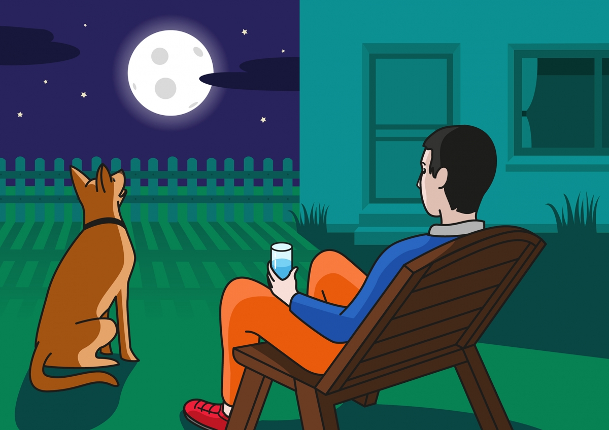 En la escena, se observa a un padre y a su perro mirando la Luna desde el jardín de su casa.