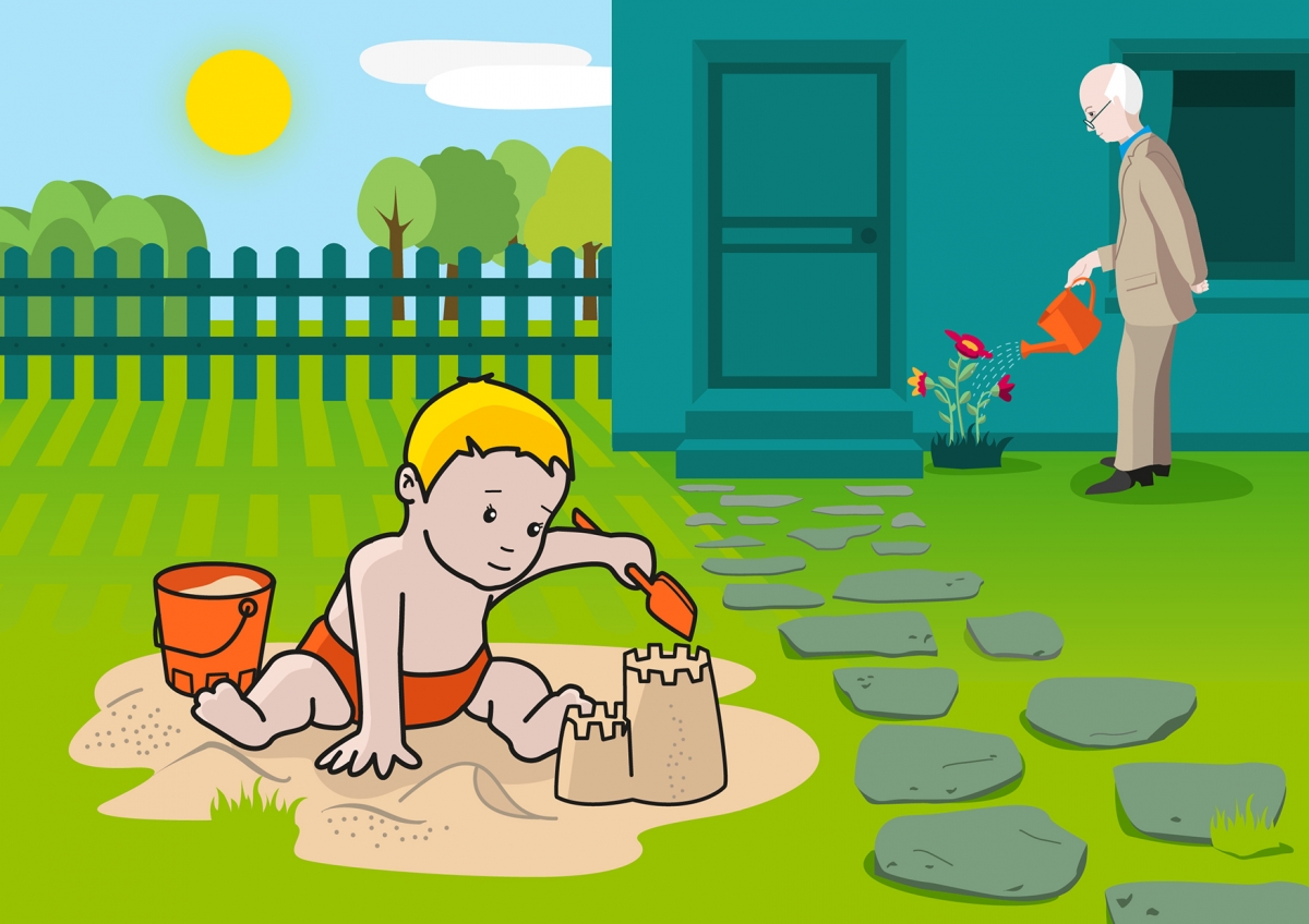 En la escena, se ve a un bebé jugando con la pala y el cubo en la arena del jardín de su casa. Al fondo, una persona mayor está regando las plantas.