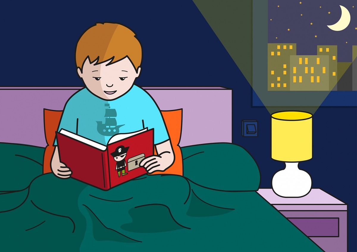 En la escena, se observa a un niño tumbado en la cama y leyendo un cuento de piratas antes de dormir.