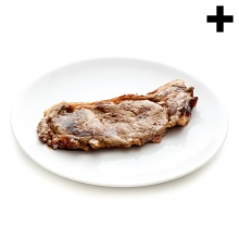 Imagen en la que se ve un plato con un filete de carne cocinado