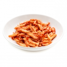Imagen en la que se ve un plato de macarrones con tomate