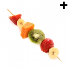 Imagen en la que se ve el plural del concepto brocheta de fruta