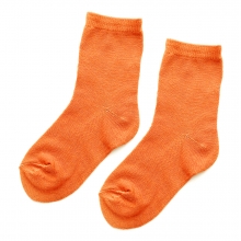 Imagen en la que se ve un par de calcetines, uno al lado del otro
