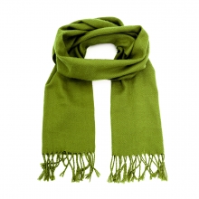 Imagen en la que se ve una bufanda de color verde