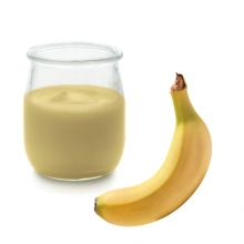 Imagen en la que se ve un yogur de plátano